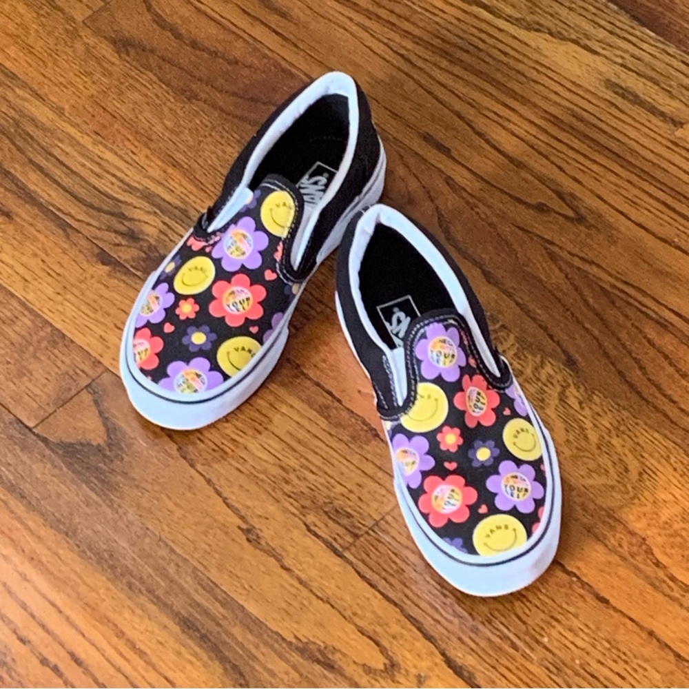 Vans Classic SlipOn Radically Happy Skate Shoe Sneaker Unisex NWT
Boys Kids Teen - Picture 4 of 16